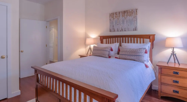 Апартаменты Luxury Deedee's Hideaway on Grove