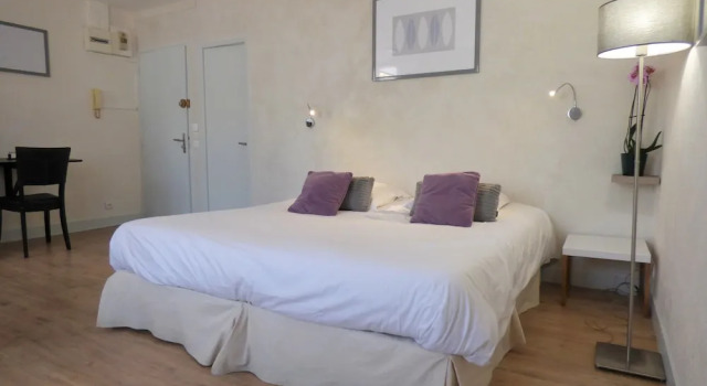 Studios Hoche - 2 personnes, Забронировать Отель Отели Канн с парковкой, рядом с Le Croisette Casino Barriere de Cannes, Парковка