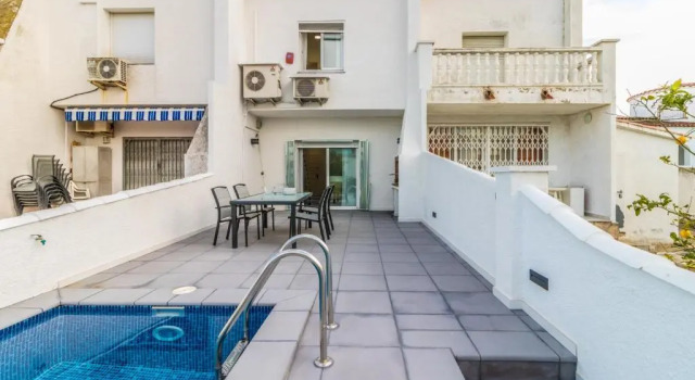 Empurialola -Casa pescador con piscina y amarre en Empuriabrava -152, Забронировать Отель Отели Alt Empordà с парковкой, Парковка
