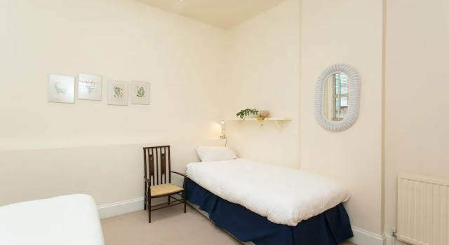 Veeve - Rosey Rosslyn Flat