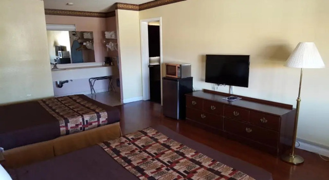 Семейный люкс Anaheim Astoria Inn & Suites