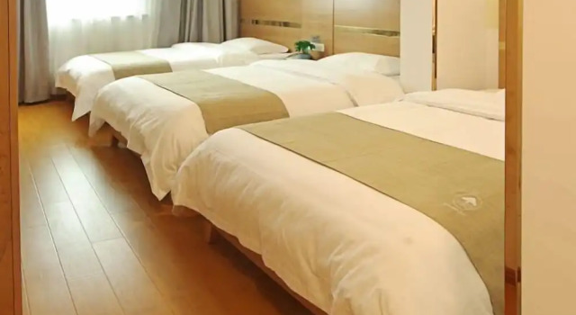 Трёхместный номер Standard GreenTree Inn Fuzhou Eastern Capital Express Hotel