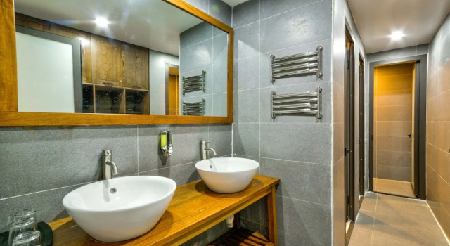Кровать в общем номере с балконом Lustig Hostel