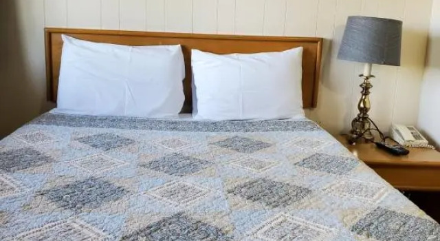 Номер Deluxe Town and Country Motel