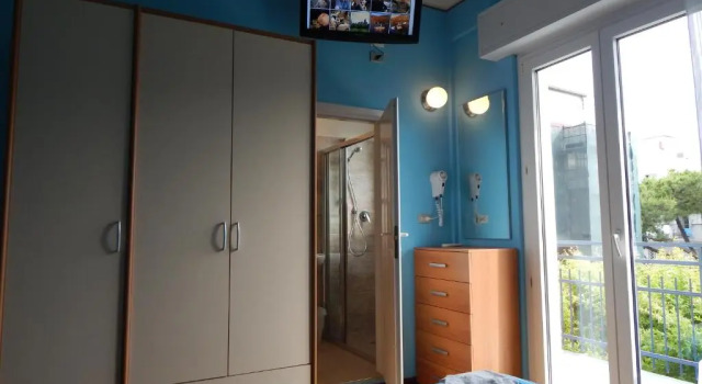 Четырёхместный номер Standard с балконом Hotel Vera