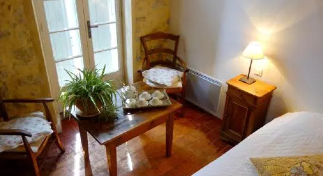 B&B Les Chambres de la Villasse, Забронировать Отель «постель и завтрак» Отели Везон-ла-Ромен с парковкой, рядом с Археологический музей Théo Desplans, Парковка