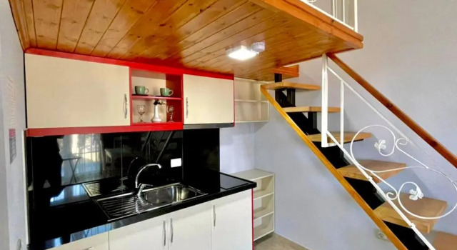 Студия Crown Deluxe Apartments