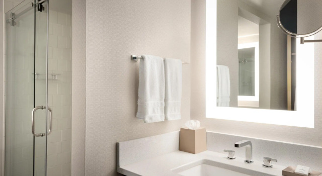 Четырёхместный номер Standard Madison Marriott South