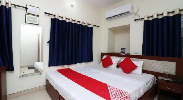 Holiday Club By OYO Rooms, Prenota Hotel Calcutta 