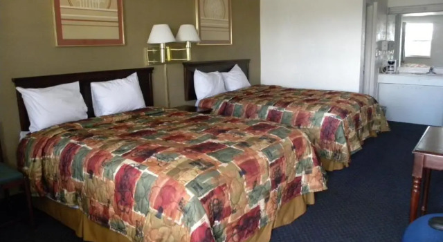 Четырёхместный номер Deluxe Guest Inn Rogers