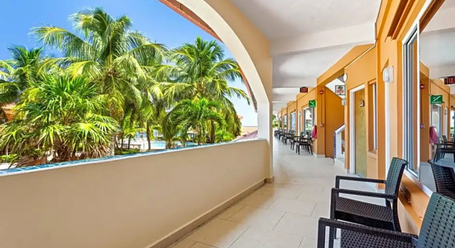 Номер Deluxe SunBreeze Hotel