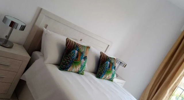 Impeccable 2-bed Apartment Ecuador, Los Claveles