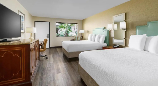 Семейный номер Coco Key Hotel & Water Park Resort