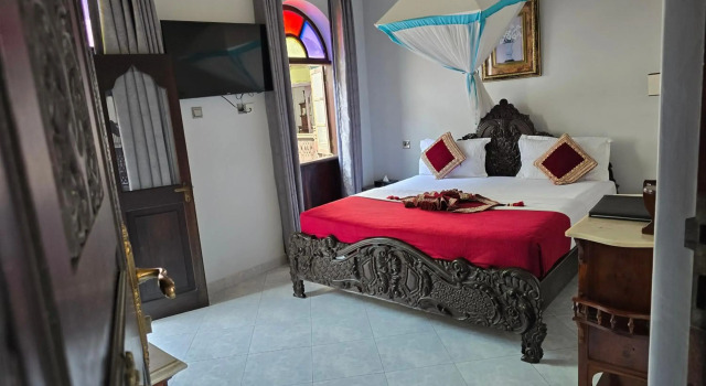 Dhow Palace Hotel