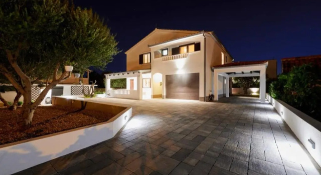 Вилла с 3 комнатами Villa Demonta
