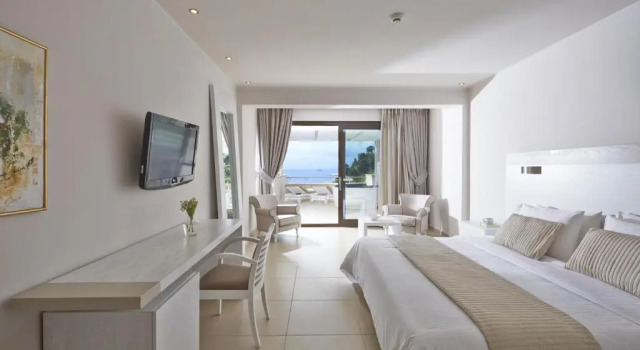 Полулюкс Kassandra Bay Resort, Suites & Spa