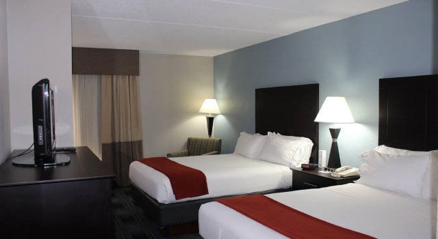Четырёхместный номер Standard Holiday Inn Express Forsyth by IHG