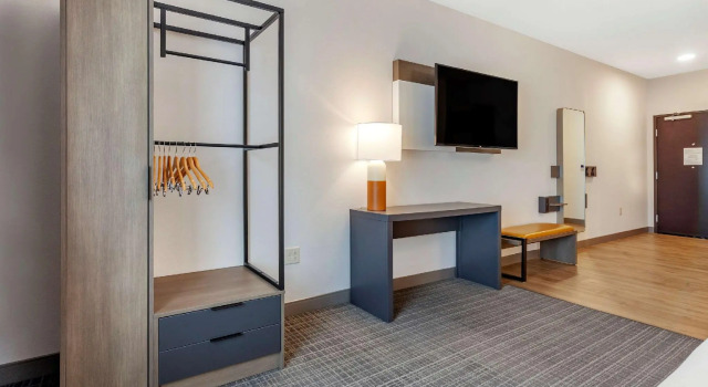 Двухместный люкс Comfort Suites Cottage Grove-Madison
