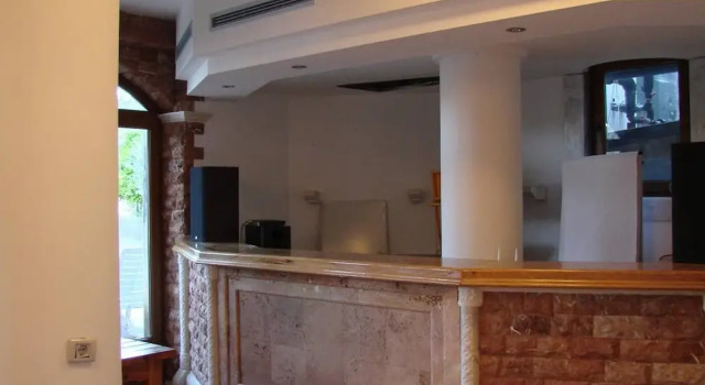 Levantin Inn 12 Apt N15, Забронировать Отель Отели Свети-Стефан с парковкой, рядом с Пляж Црвена Главица, Парковка
