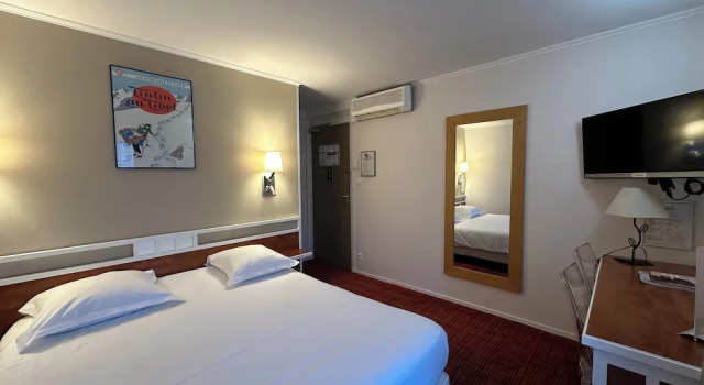 Номер Superior Logis Hôtel Restaurant LE MONARQUE 30 Parking Vélos Sécurisé
