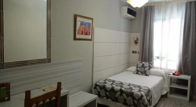 Hotel Los Naranjos, Book Hotel Billige hoteller i Caceres Province