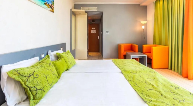 Двухместный номер Standard с частичным видом на море Sol Marina Palace — Adults Only over 16