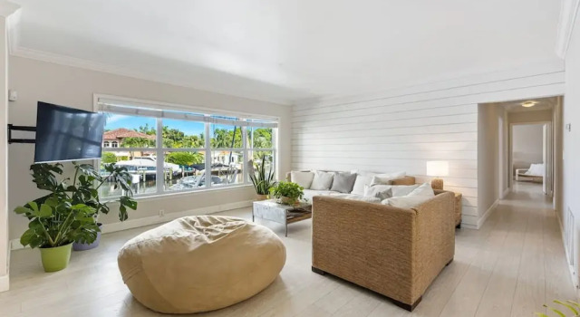 Relaxing Beach Apt in las Olas Blvd, Забронировать Апартаменты/квартира Отели Форт-Лодердейл с парковкой, Парковка