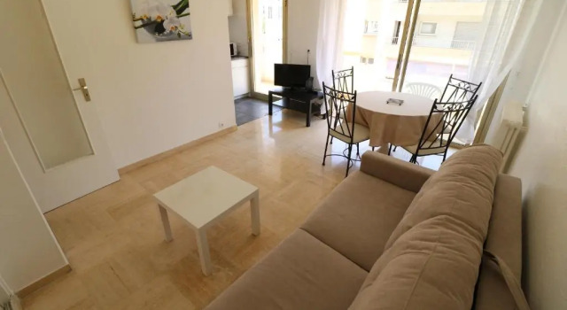 Studio with Balcony, Palais Royal, 1 Min Croisette, 8 Mins From the Palais 108, Забронировать Отель La Californie Pezou Канны