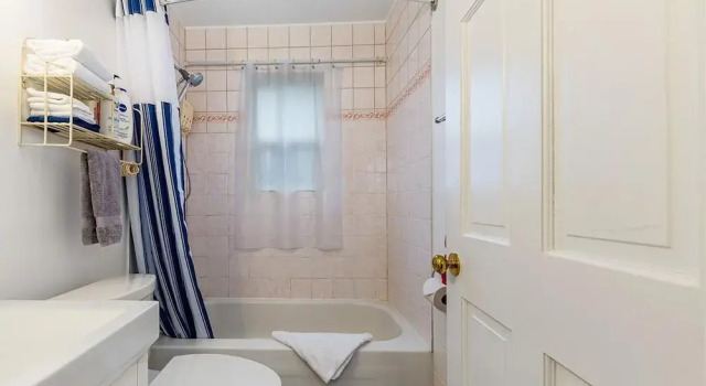 Номер Standard Salty Towers Oceanfront Cottages