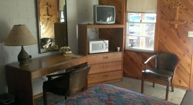 Cool City Motel, Book Motel Hoteller i Two Rivers med parkering, Parkering