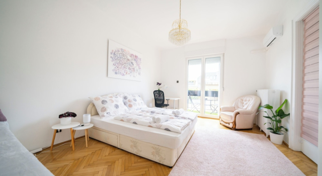 Pozsonyi Suite – 3Br Family Stay | Ac + Balcony, Varaa Hotelli Budapest Budapest