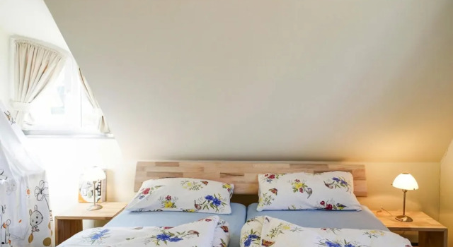 Коттедж Classic с 4 комнатами Holiday House Nightingale, Glowe