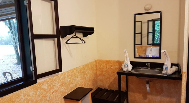 Cabañas Kin Balam, Rezerwuj Hotel Hotele w El Panchán z parkingiem, Parking