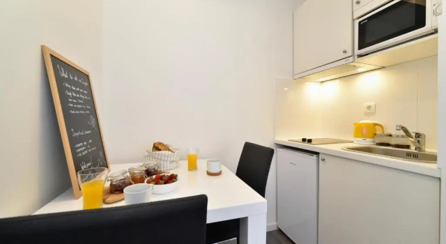 Superior Apartment At queens