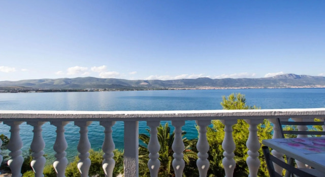 David - 20m From the Beach With Parking - A1