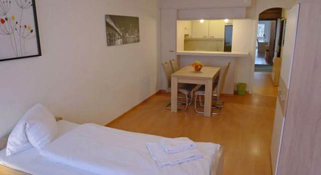 BHMS City Campus 29016, Prenota Hotel Lucerna Lucerna