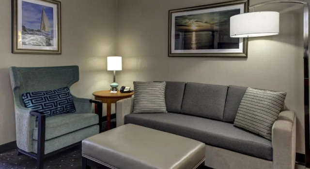 Люкс Embassy Suites Williamsburg