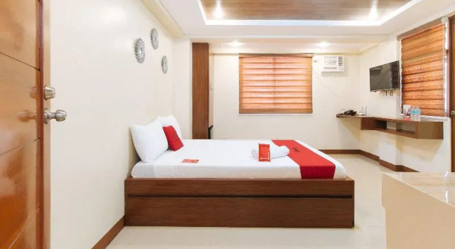 Двухместный номер Deluxe RedDoorz Plus near Uptown BGC Mall