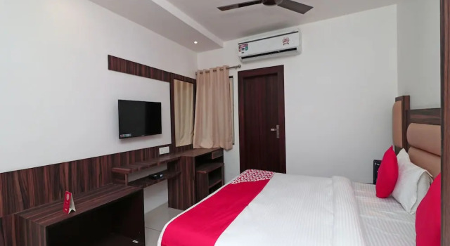 OYO 15116 Woods Inn