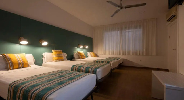 Четырёхместный номер Yomo Hostal BCN Port