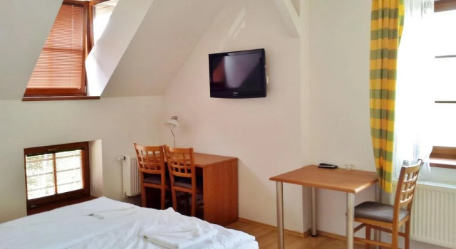 Pension Mlyn Stare Mitrovice, Rezerwuj Hotel Hotele w Central Bohemia z parkingiem, Parking