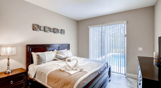 Коттедж 4329ac - Solterra Gated Resort 5 Bedroom Home by RedAwning
