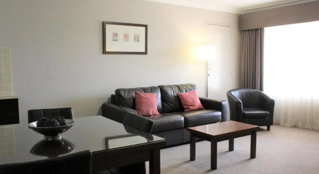 Апартаменты Carlyle Suites & Apartments