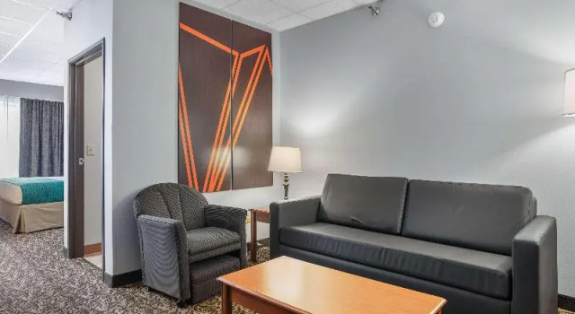 Люкс Elevation Inn & Suites, Trademark Collection by Wyndham Downtown Rapid City- Walking Distance To The Monument