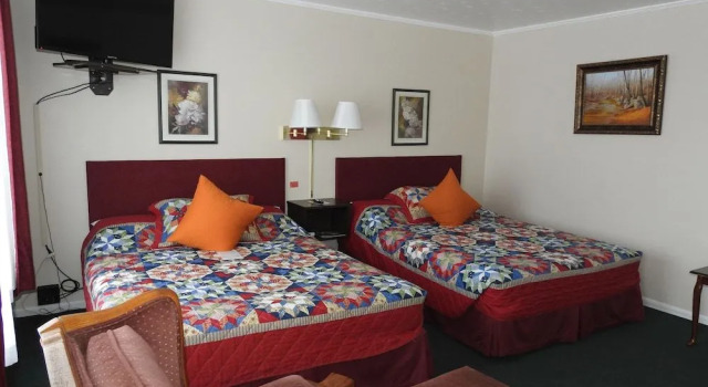 The Trails Inn, Забронировать Мини-отель Отели Юрика-Спрингса с парковкой, рядом с Музыкальный театр Ozark Mountain Hoe-Down, Парковка