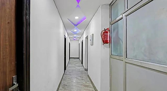 OYO 82149 Hotel Karma Palace