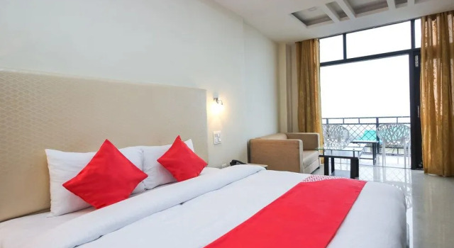 OYO 28425 Dal Lake Resort