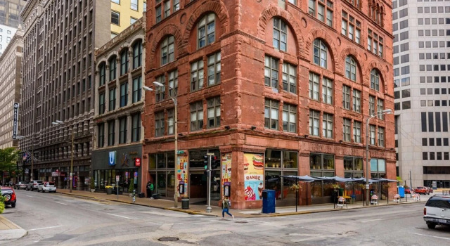 Spacious DT Lofts with Full Kitchen by Zencity, Book Hotel Saint Louis Missouri
