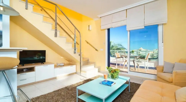 Fantastic first beach line attic apartment, sleep7