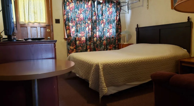 Четырёхместный номер Comfort Regent Motel